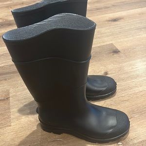Brand new Servus black rain boots. Size 8. Gray fabric lining on inside.